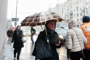 ПОГОДА В МОСКВЕ весна осень город общество люди дождь