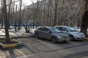 Почти 1500 жителей Басманного района оформили парковочные разрешения этой осенью. Фото: архив, «Вечерняя Москва»
