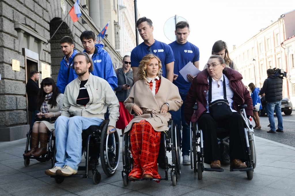 Московская организация инвалидов. Волонтеры помогают инвалидам. Инвалиды в России. Люди с ограниченными возможностями. Сообщество людей с неограниченными возможностями.