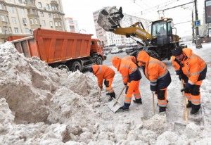 Около двух миллионов кубометров снега с улиц Центрального округа вывезли с начала сезона. Фото: архив, «Вечерняя Москва».