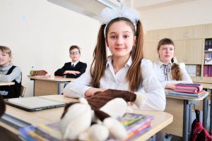 В московские школы зачислены свыше 100 тысяч первоклассников