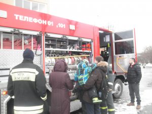 Огнеборцы центра столицы обучают жителей оказанию первой медицинской помощи