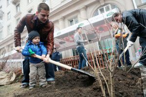 Взрослые и юные жители столицы помогут в благоустройстве района, Фото: "Вечерняя Москва"