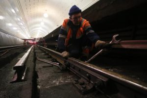 Рабочие отремонтируют путь центрального участка "оранжевой" ветки метро, Фото: Антон Гердо, "Вечерняя Москва"