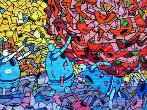 В своих произведениях художник изображает дворы спальных районов, стены, исписанные граффити, мусорные баки. Фото: pixabay.com