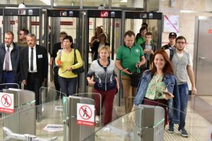 Новые турникеты появились на трех станциях метрополитена в Басманном районе. фото: "Вечерняя Москва"