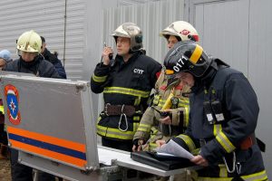 Московские огнеборцы ликвидировали пожар в складском здании. Фото: пресс-служба Управления по СВАО ГУ МЧС по г. Москве