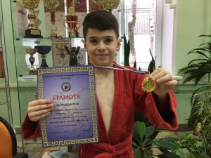 Георгий Мурзаев, который представлял клуб Басманного района, занял первое место в весовой категории 28 килограммов. Фото: СК «Рико»