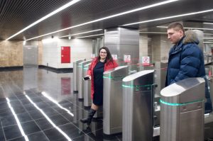 Новые турникеты установили на станции метро «Курская». Фото: mos.ru