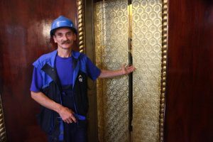 Новые лифты установили в домах района. Фото: Павел Волков, «Вечерняя Москва»