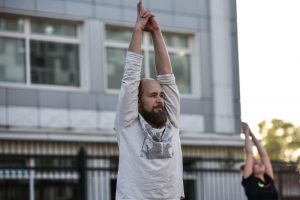 Жителей Басманного района пригласили на занятие по хатха-йоге. Фото: Ирина Хлебникова, «Вечерняя Москва»