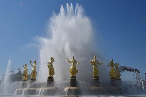 Торжественный пуск городских фонтанов прошел на ВДНХ. Фото: Владимир Новиков, «Вечерняя Москва»