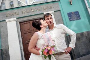 В канун Дня семьи, любви и верности в Москве вступили в брак 1,3 тыс пар. Фото: архив, «Вечерняя Москва»