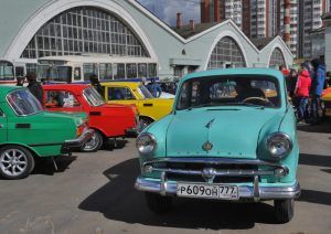 На ВДНХ в выходные можно будет увидеть уникальные ретро-автомобили. Фото: Александр Кожохин, «Вечерняя Москва»