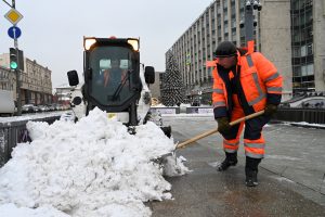 Почти 500 дворов очистили от снега в районе. Фото: Александр Орлов, «Вечерняя Москва»