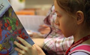 Интерактивное чтение для детей организуют сотрудники библиотеки имени Антона Дельвига. Фото: сайт мэра Москвы
