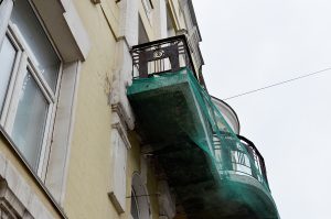 Специалисты приступили к реставрации фасадов зданий в Хохловском переулке. Фото: Анна Быкова, «Вечерняя Москва»