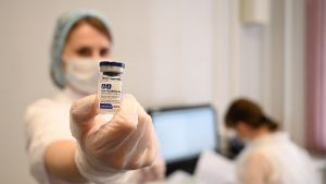 Вакцинацию от коронавируса прошли 77% сотрудников органов власти Москвы. Фото: Алексей Орлов, «Вечерняя Москва»
