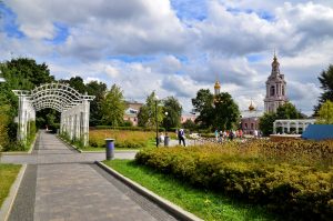 На торги выставят НТО на территории сада имени Баумана. Фото: Анна Быкова, «Вечерняя Москва»