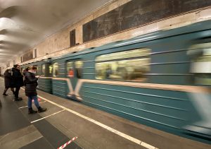 Дублирование указателей на двух станциях метро разгрузили их вестибюли на 50 процентов. Фото: Анна Быкова