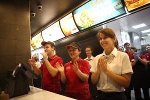 Работа ресторанов McDonald's в РФ может возобновится уже через полтора месяца. Фото: Фото: Волков Павел, «Вечерней Москвы»