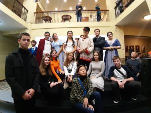 Ученики школы №354 посетили побывали в Московском молодежном театре. Фото со страницы учебного учреждения в социальных сетях. 