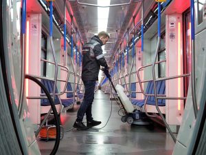 Индукционные петли для пассажиров с нарушением слуха появились на станциях метро Москвы. Фото: Антон Гердо «Вечерняя Москва»