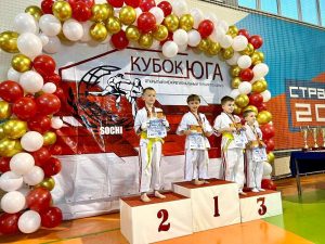 Ученики школы №1247 завоевали золото в соревнованиях по каратэ. Фото со страницы учреждения в социальных сетях