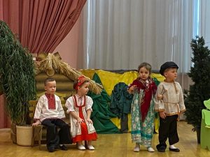 Инсценировка русской сказки прошла в подготовительной группе школы №354. Фото: социальные сети учреждения