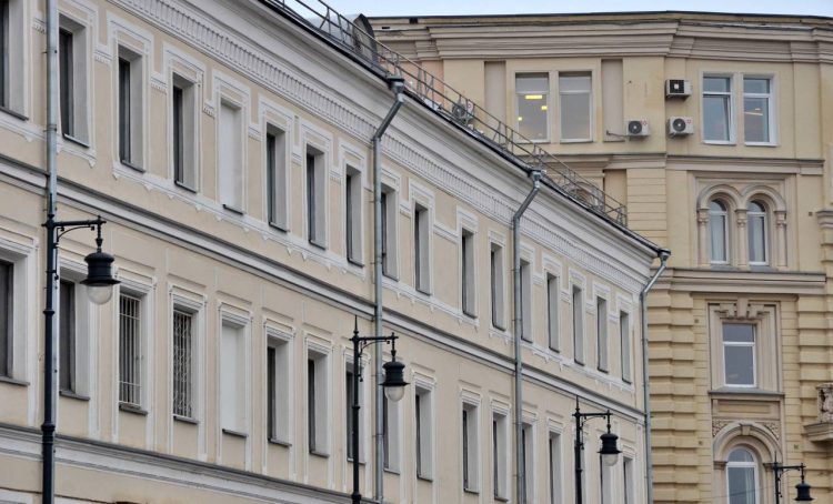 Рейд проверки безопасности домов провели в Басманном районе. Фото: Анна Быкова, «Вечерняя Москва»
