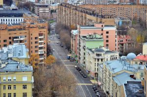 Сотрудники «Жилищник Басманного района» проверили дома на безопасность. Фото: Анна Быкова, «Вечерняя Москва» 