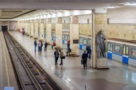 Москвичам и туристам рассказали на каких станциях метро в районе можно увидеть символы войны. Фото: сайт мэра Москвы