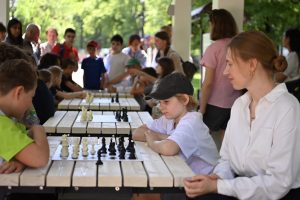 Турнир по игре в шахматы пройдет в районе. Фото: пресс-служба столичного Департамента торговли и услуг
