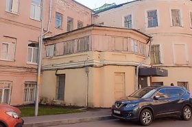 Помещение на Старой Басманной улице выставили на городские торги. Фото: сайт мэра Москвы