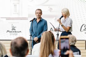 Летняя площадка «Зеленый дворик» открылась у театра «Современник». Фото: Пресс-служба Департамента культуры города Москвы