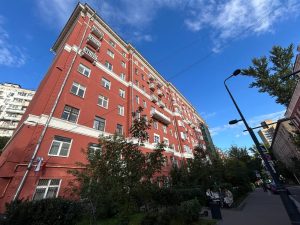 Обход территории провел заместитель главы управы района. Фото: страница управы района в социальных сетях