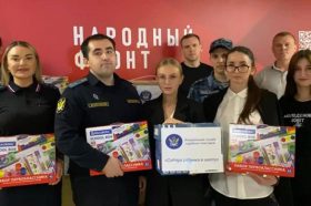 От книг до одежды: Народный фронт Москвы собрал более пяти тонн необходимых вещей для школьников из новых регионов. Фото: пресс-служба народного фронта Москвы