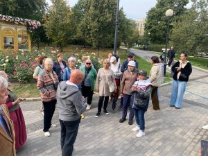 Пешеходную экскурсию провели сотрудники управы. Фото: страница управы района в социальных сетях