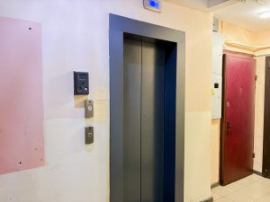 Замену лифта реализовали в жилом доме в районе. Фото: пресс-служба ФКР Москвы