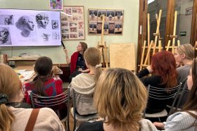 Выпускница-архитектор провела творческую встречу для учеников студии «Мир искусства». Фото: странице Дворца творчества «На Стропани» в социальных сетях