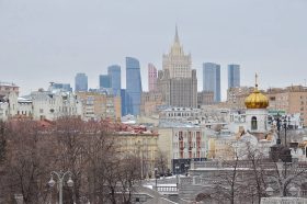 Сенатор Святенко высоко оценила столичную систему безопасности. Фото: Анна Быкова, «Вечерняя Москва»