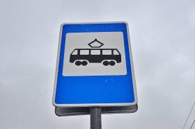 «Татра Т3» с новогодним декором можно увидеть в районе. Фото: Анна Быкова, «Вечерняя Москва»