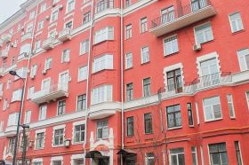 Здание с иониками восстановили в районе. Фото: Фонд капитального ремонта многоквартирных домов города Москвы