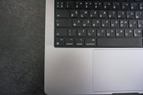 Ученые «Бауманки» приняли участие в разработке быстрого обучения ИИ-моделей. Фото: Анна Быкова, «Вечерняя Москва»