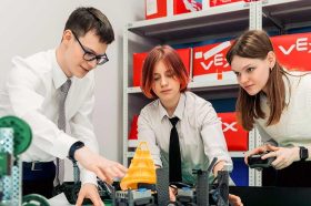 На базе МГТУ имени Н.Э. Баумана провели предпрофильные занятия. Фото: пресс-служба Департамента образования и науки города Москвы